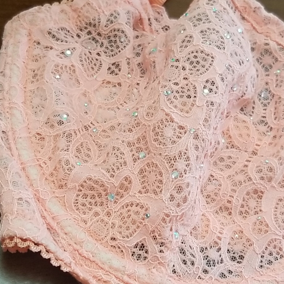 🍑 VS BRA - Picture 3 of 9